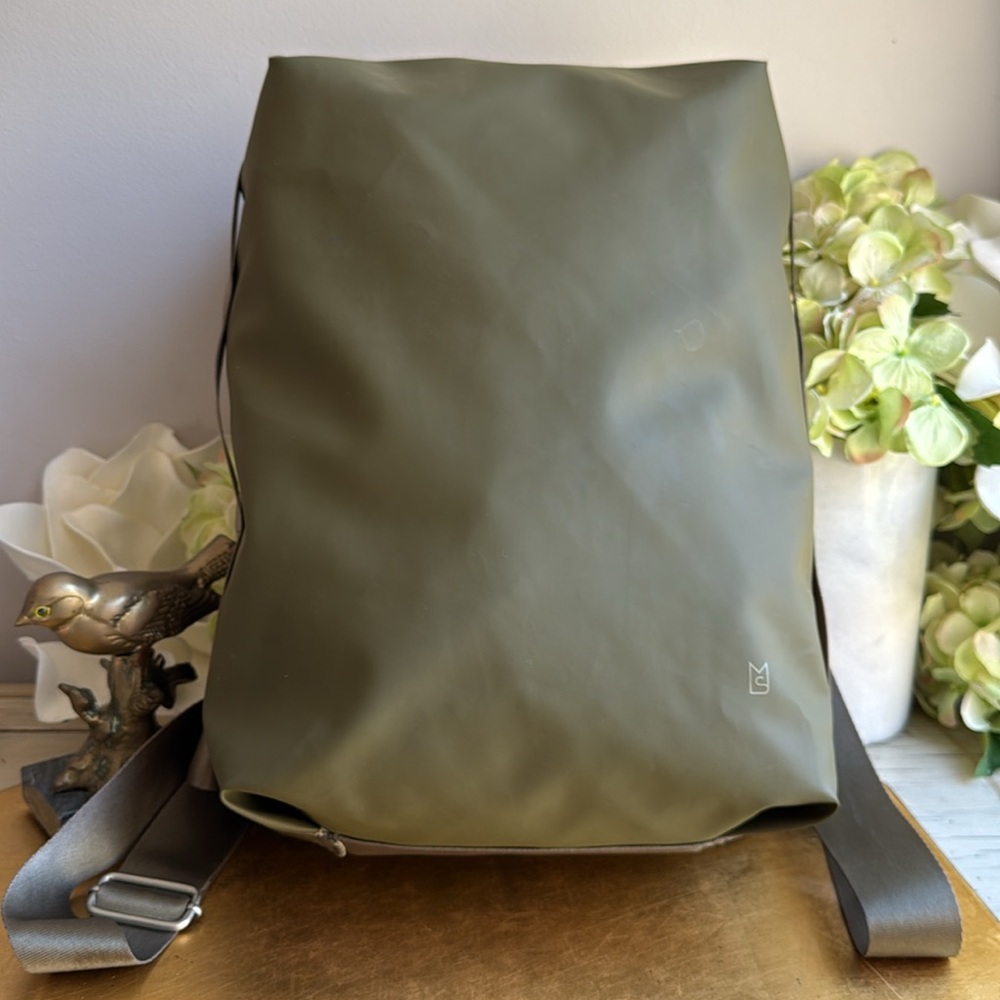 Milesto Minimal Olive Green Roll-Top Backpack